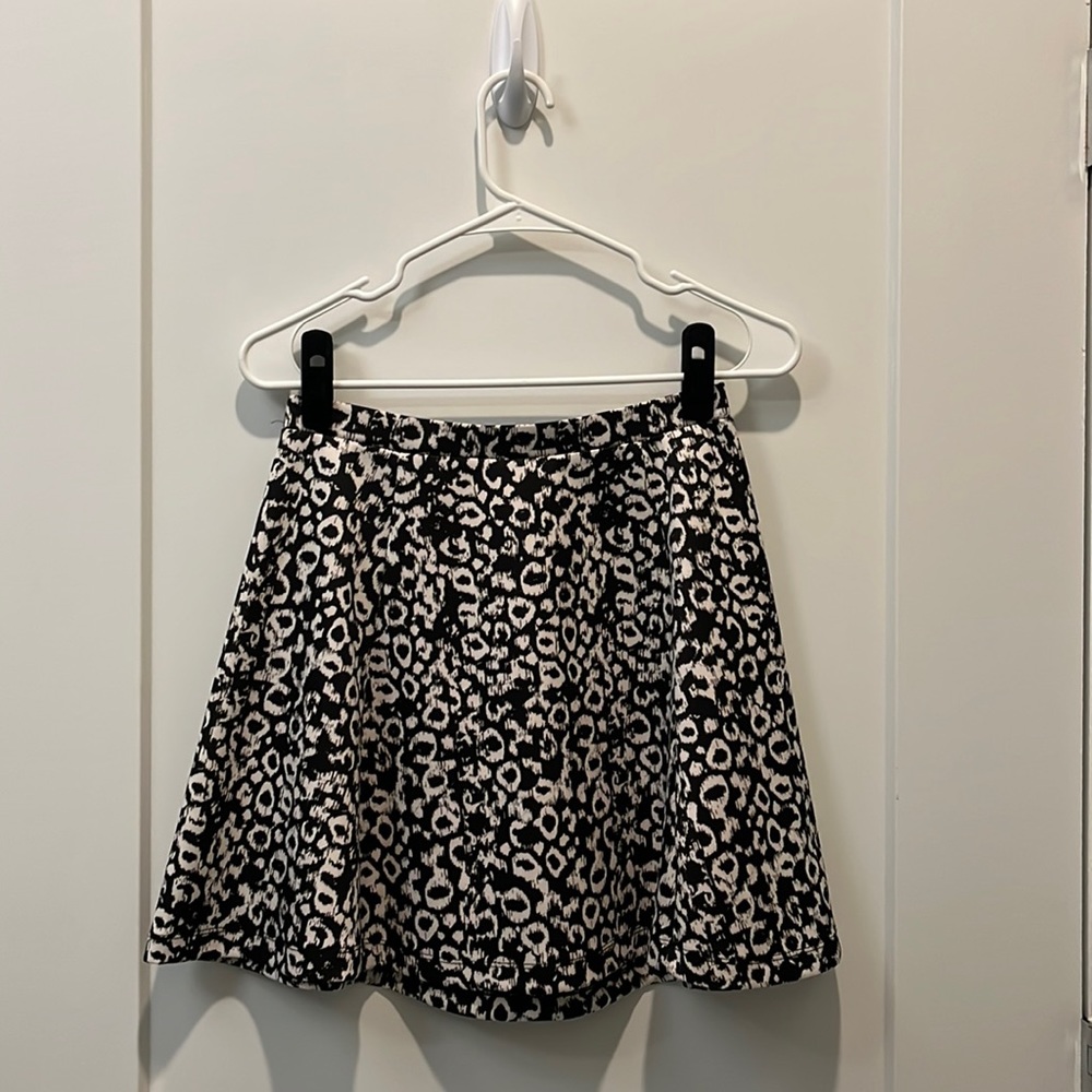 black and white printed flare skirt